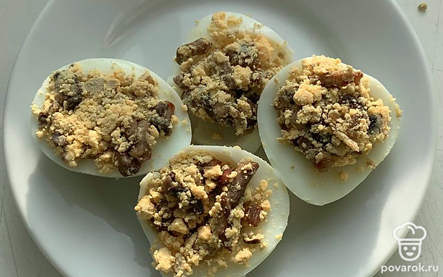 Яйца, фаршированные шампиньонами — Рецепт с фото
