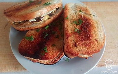 Украшаем закуску свежей зеленью. 