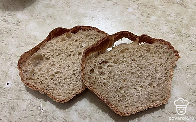 Возьмите два ломтика хлеба. 