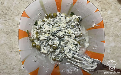 Аккуратно перемешайте все ингредиенты для намазки на хлеб. 