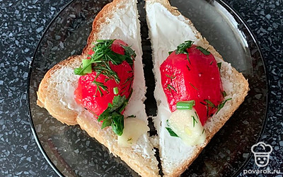 Подать на бутербродах.