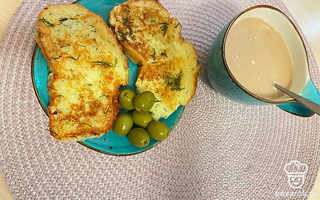 Легкий завтрак с тертым сыром — Рецепт с фото