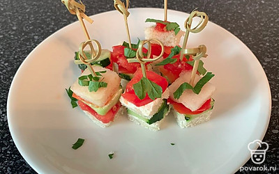 Перед подачей посыпать зеленью.