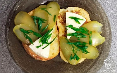 Посыпать зеленым луком и подавать к столу.