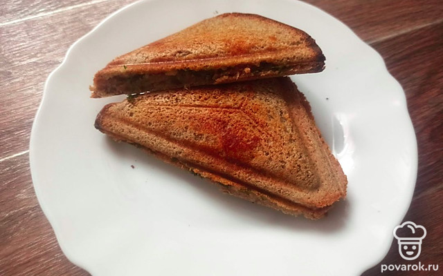 Горячие сэндвичи с хренодером, майонезом и свежей зеленью — Рецепт с фото