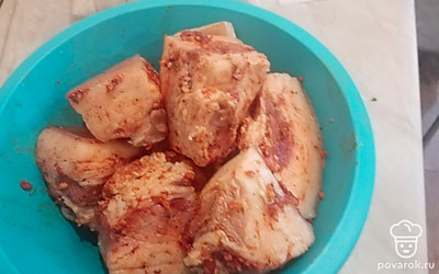 Подавайте сало охлажденным.