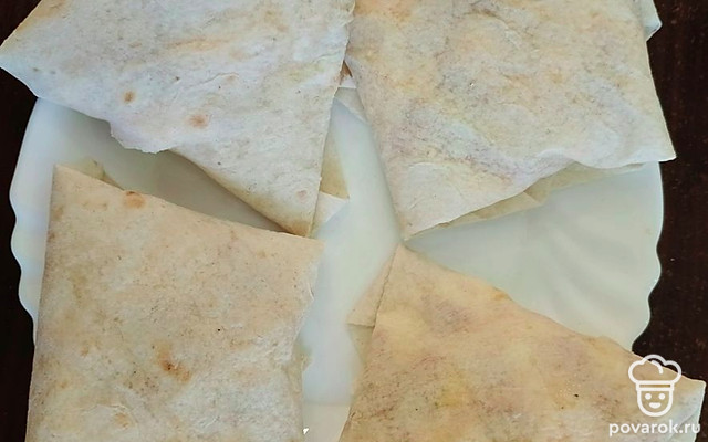 Завтрак «Колбаса с яйцом в лаваше» — Рецепт с фото