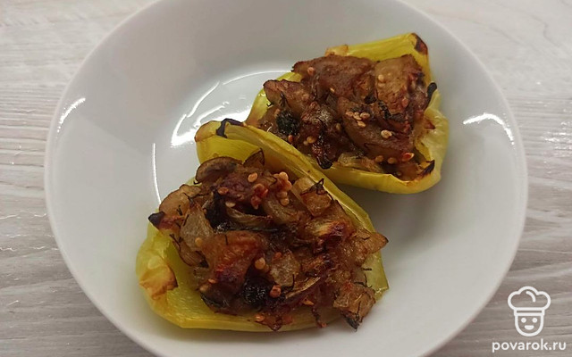Перец с начинкой из фарша и томатов в духовке — Рецепт с фото