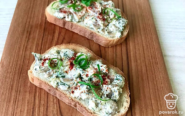 Брускетта с шампиньонами в сметане — Рецепт с фото