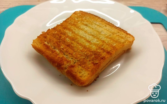 Тост с маринованными корнишонами и курицей на гриле — Рецепт с фото