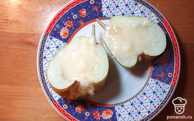 Груша с сыром и чесноком в микроволновке — Рецепт с фото