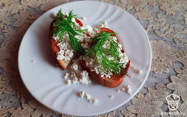 Брускетты с творогом и зеленью — Рецепт с фото