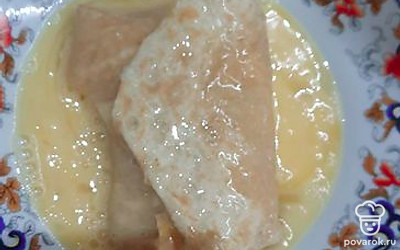 Окунуть хорошо в яйцо со всех сторон. 