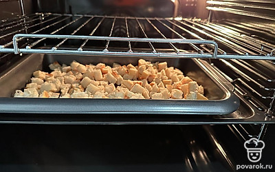 Запекать 25 минут при 160 градусах, иногда помешивать.