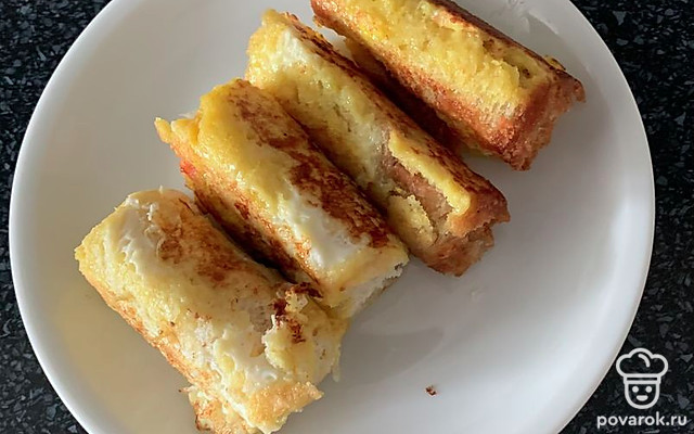 Гренки-рулетики с творожным сырком и смородиной — Рецепт с фото