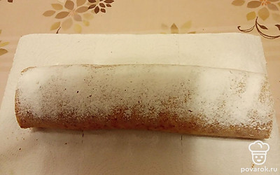 Для красоты рулет можно присыпать сахарной пудрой. 