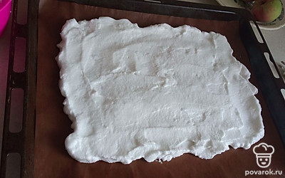 Выкладываем на противень и запекаем при температуре 170 градусов 10-15 минут.