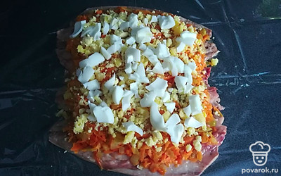 Выложить слой белков.