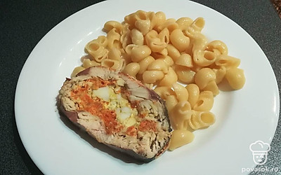 Подавать порционно с гарниром или как самостоятельное блюдо.