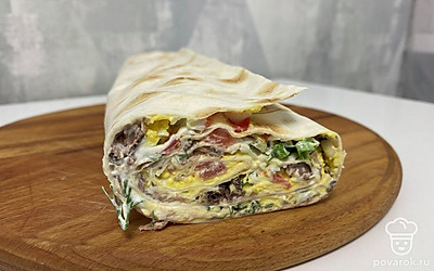 Через 3 часа пробуйте нежнейший рулет. Можно разрезать на порционные кусочки. 