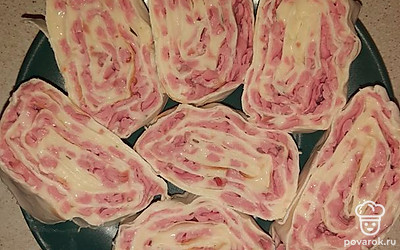 Подавать как закуску, можно украсить зеленью. 