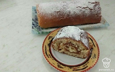 Ароматный и быстрый рулет с яблоками — Рецепт с фото