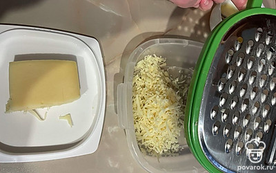 Натираем сыр.