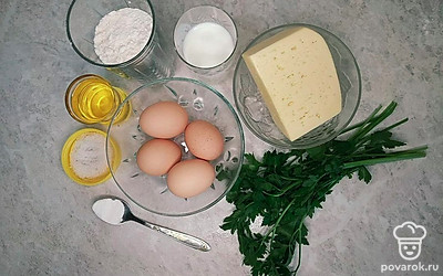 Натрите сыр на крупной терке. Просейте муку. Петрушку помойте, обсушите бумажным полотенцем и мелко порубите ножом.