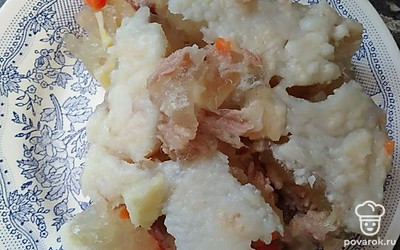 Холодец подавать с хреном или горчицей.