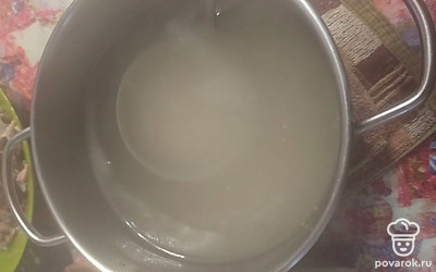 Оставшийся в кастрюле бульон процедите.
