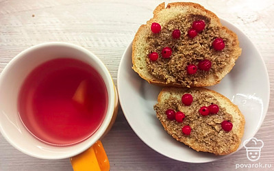 Подавайте бутерброды с любимыми напитками.