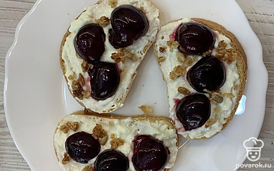 Перед подачей посыпать гранолой.