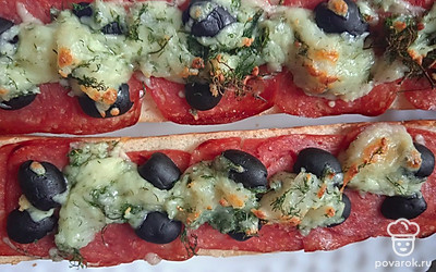 Подавайте бутерброд сразу после приготовления.