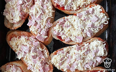 Намазываем на батон с кетчупом.