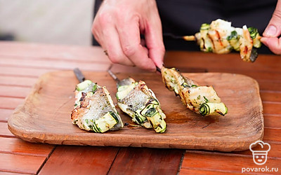 Выложите спидини на тарелку для подачи. 