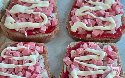 Сверху поливаем майонезом.