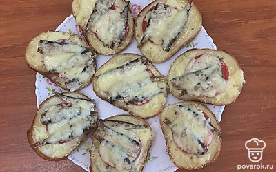 Запекать в духовке 15 минут, разогретой до 180 градусов.