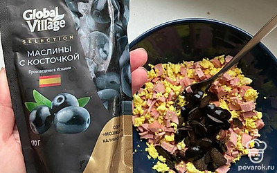 Следом произвольно нарезать маслины.