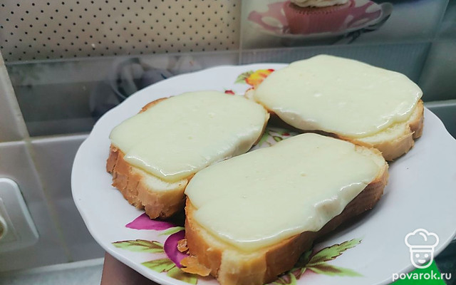 Любимые горячие бутерброды с сыром на завтрак — Рецепт с фото