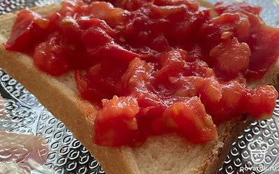 Выложить на хлеб.