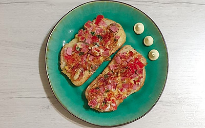 Такие бутерброды вкусные как в теплом, так и в остывшем виде. Подавайте их к горячему чаю или кофе. Приятного аппетита!