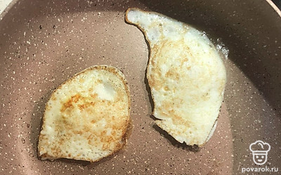 Переверните яйца.