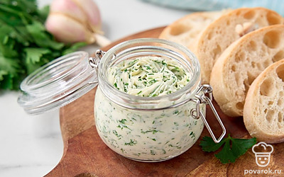 Подайте масло с петрушкой и чесноком вместе со свежей чиабаттой.