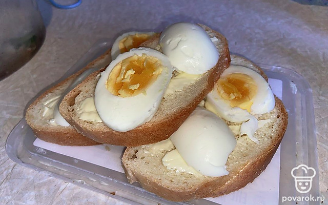 Бутерброд с яйцом на белом хлебе — Рецепт с фото