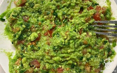 Все эти ингредиенты смешиваем и намазываем на хлеб.