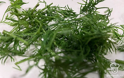 Укроп измельчаем.