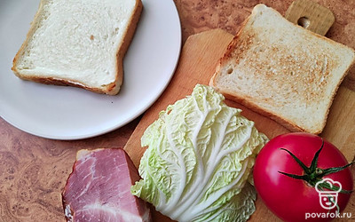 С внутренних сторон намазываем майонез, но можно другим соусом по вкусу.