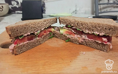 Режем тосты и подаем к столу.