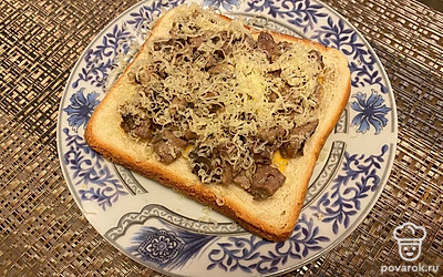 Сэндвич с грибами, сыром и индейкой — Рецепт с фото