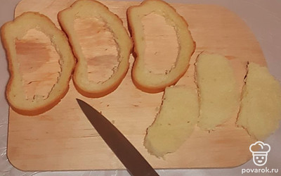 Вырежем у хлеба серцевину.